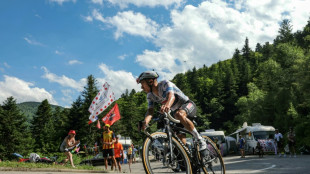 Evenepoel supera la prueba de la monta&ntilde;a y se afianza en el podio en su primer Tour