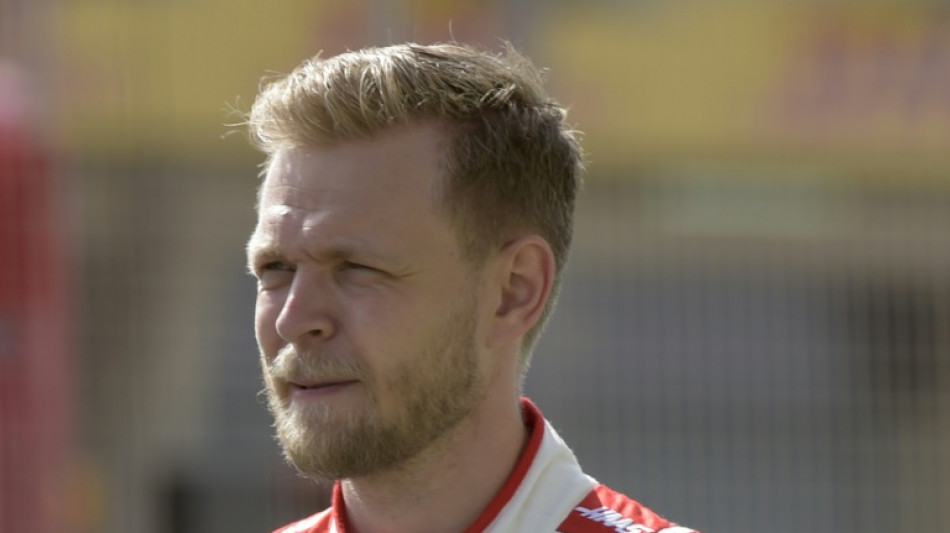 F1: Magnussen surprend Ferrari au deuxième jour des essais de Bahreïn