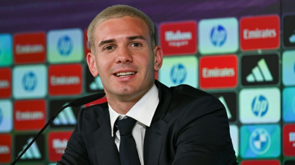 Mastantuono lembra Di Stefano em sua apresentação no Real Madrid