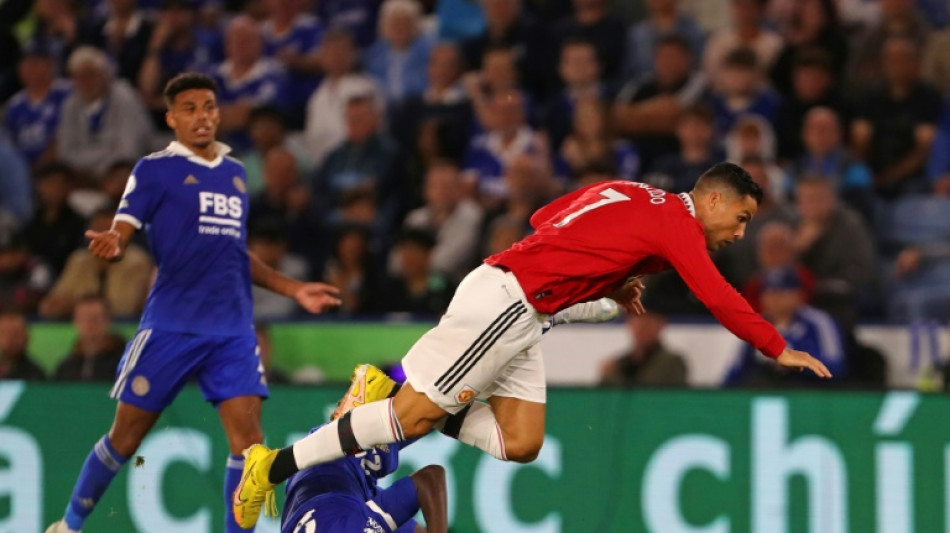 Angleterre: Manchester United r&eacute;ussit la passe de trois