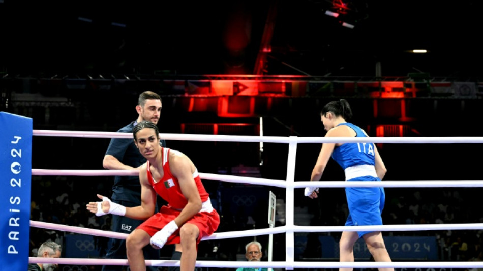 Boxeadora reprovada em teste de g&ecirc;nero avan&ccedil;a em Paris ap&oacute;s desist&ecirc;ncia de advers&aacute;ria