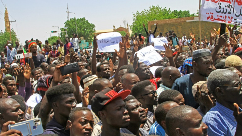 Im Sudan demonstrieren Angeh&ouml;rige der Haussa-Volksgruppe nach Ausschreitungen
