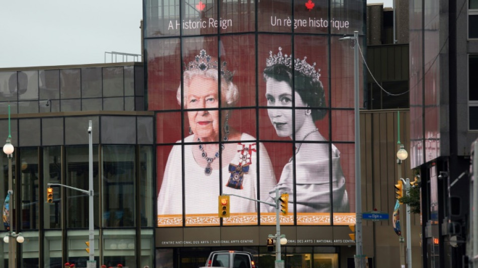 Canadienses despidieron a la reina Isabel II bajo frío y lluvia