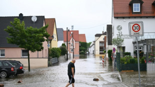Bundeskanzler Scholz lässt sich in bayerischem Hochwassergebiet Lage erläutern