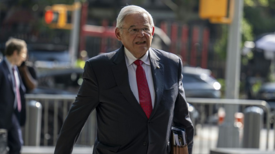 Ex-senador democrata Bob Men&eacute;ndez condenado a 11 anos de pris&atilde;o por corrup&ccedil;&atilde;o nos EUA