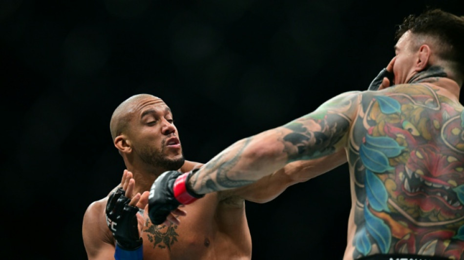 MMA: le combat entre Gane et Aspinall arr&ecirc;t&eacute; au 1er round, le Britannique conserve sa ceinture