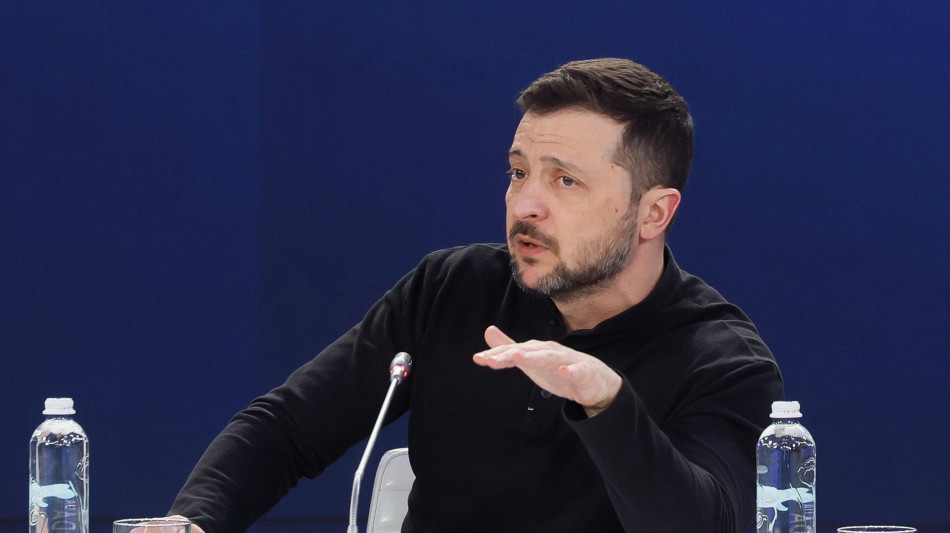 Trump, Zelensky verr&agrave; a firmare l'accordo sulle terre rare