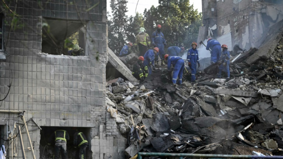 Ataques russos deixam 14 mortos em Kiev