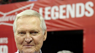 Jerry West, &iacute;dolo dos Lakers e inspira&ccedil;&atilde;o do logo da NBA, morre aos 86 anos