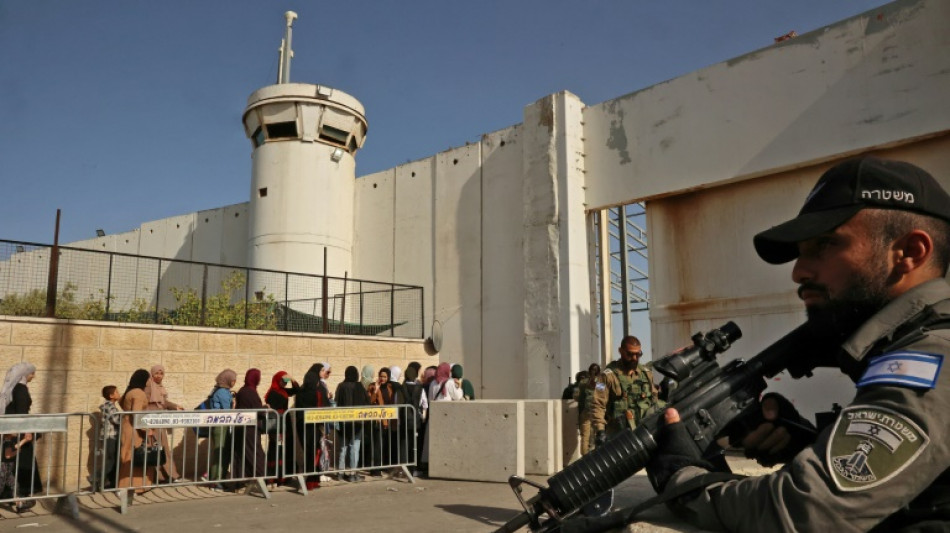 Dozens hurt in fresh clashes at Jerusalem's Al-Aqsa site