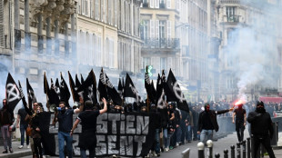 Genehmigter Neonazi-Aufmarsch im Herzen von Paris sorgt f&uuml;r heftige Kritik