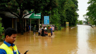 &Uuml;berschwemmungen und besch&auml;digte H&auml;user durch Tropensturm "Wipha" in Vietnam