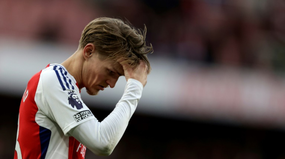 Arsenal perde derby contra West Ham (1-0) e l&iacute;der Liverpool pode disparar