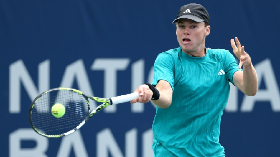 Cer&uacute;ndolo vence Etcheverry em duelo argentino e vai &agrave;s oitavas do Masters 1000 de Toronto