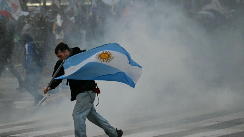 Argentinien: Polizei geht mit Tr&auml;nengas und Gummigeschossen gegen Proteste vor