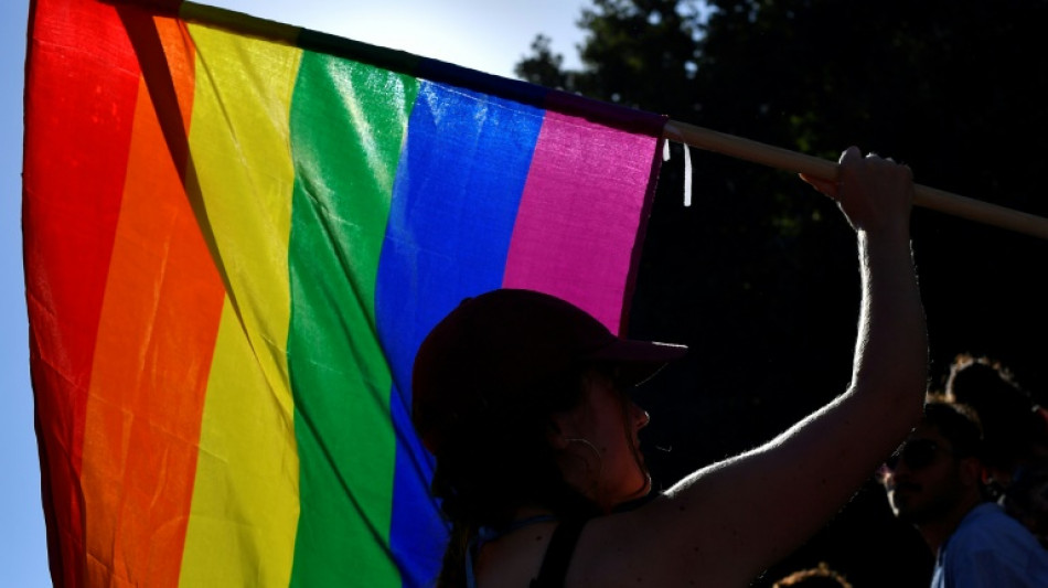 Regierung sieht Queer-Aktionsplan gr&ouml;&szlig;tenteils umgesetzt - Kritik von Verb&auml;nden