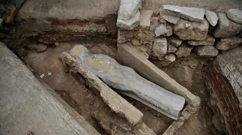 Les entrailles de Notre-Dame ont livr&eacute; un myst&eacute;rieux sarcophage de plomb