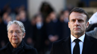 Macron pr&ecirc;t &agrave; appuyer sur le bouton du remaniement, suspense pour Matignon