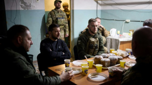 Selenskyj und Putin statten Soldaten in Ukraine Besuche ab