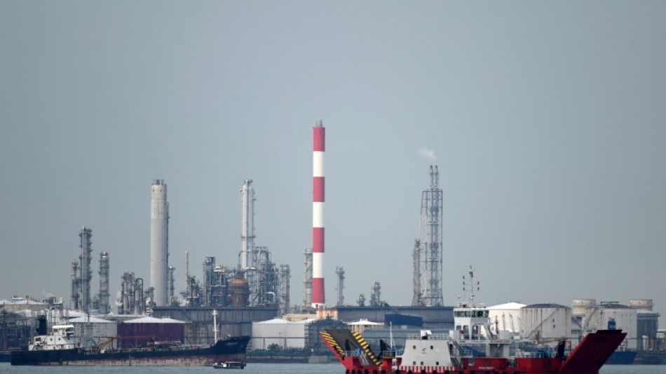 Petróleo se derrumba luego de alzas sucesivas tras gesto de apertura diplomática de Ucrania
