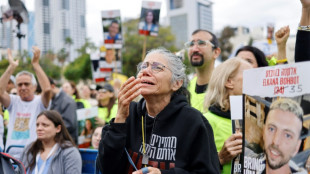 L&aacute;grimas e gritos de alegria em Tel Aviv ap&oacute;s liberta&ccedil;&atilde;o de quatro ref&eacute;ns