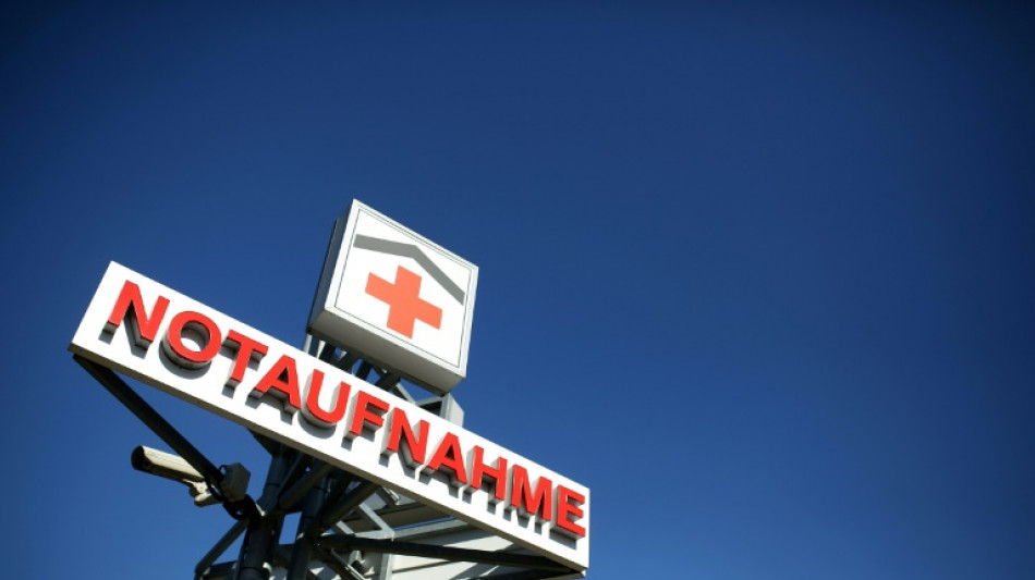 Katamaran stößt an Oberleitung: Männer aus Baden-Württemberg erleiden Stromschlag