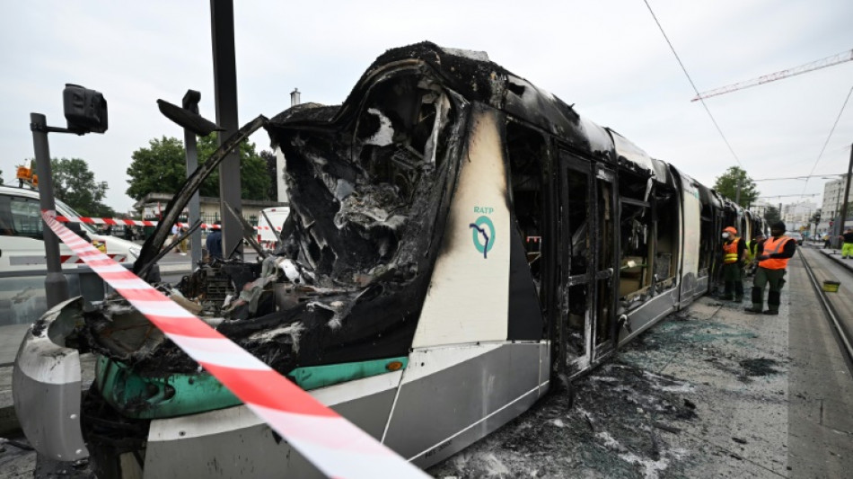 Emeutes: pas de bus ni de trams en Ile-de-France apr&egrave;s 21H00, des interruptions dans d'autres r&eacute;gions
