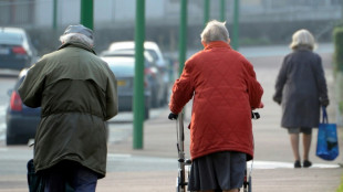 Anteil einsamer älterer Menschen während Corona-Pandemie verdoppelt