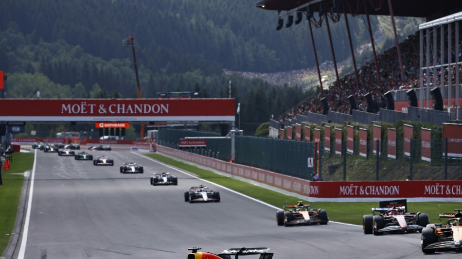 Verstappen ringt Piastri nieder und gewinnt den Belgien-Sprint