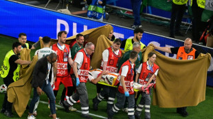 Atacante h&uacute;ngaro Varga deixa hospital ap&oacute;s grave les&atilde;o na Eurocopa