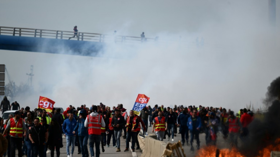 Retraites: r&eacute;quisitions au d&eacute;p&ocirc;t p&eacute;trolier de Fos-sur-Mer face au durcissement de la gr&egrave;ve
