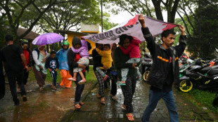 S&eacute;isme en Indon&eacute;sie: la pluie et des r&eacute;pliques entravent les recherches