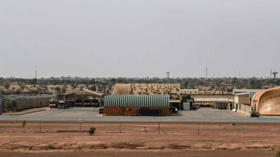 Clashes in Niamey after troops attempt to storm presidential palace