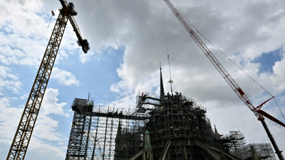Notre-Dame de Paris: la cath&eacute;drale retrouve sa croix du chevet