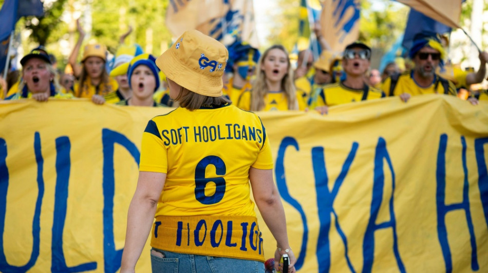 Schweden mit Unterst&uuml;tzung der "Soft Hooligans"