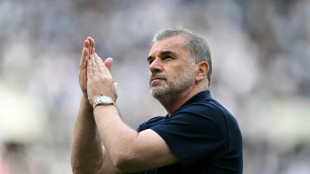 Tottenham demite t&eacute;cnico Postecoglou apesar do t&iacute;tulo da Liga Europa