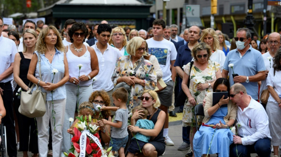 L'Espagne comm&eacute;more les attentats jihadistes de Barcelone