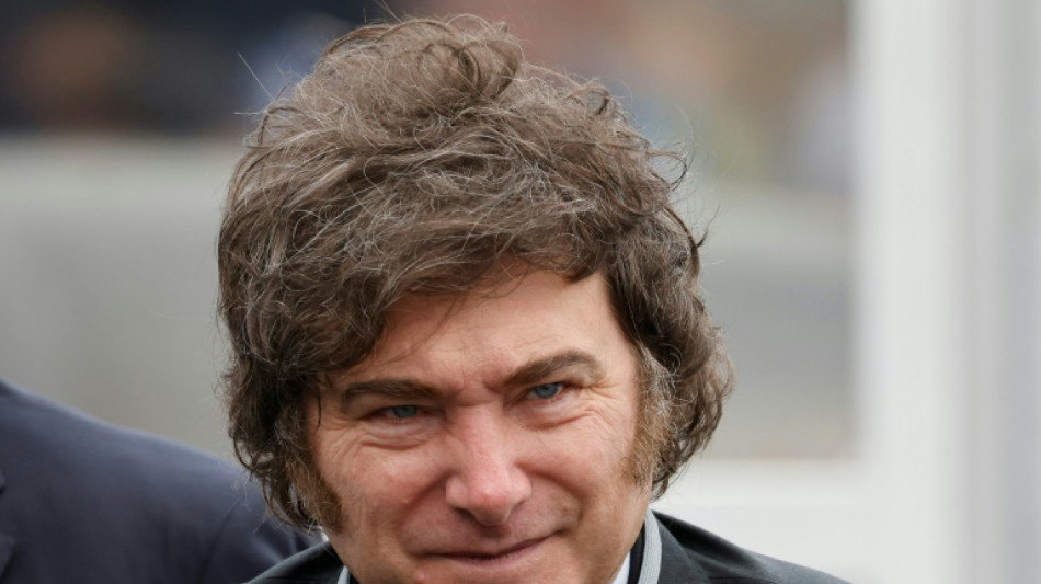 Governo argentino autoriza civis a comprar armas semiautom&aacute;ticas e de assalto