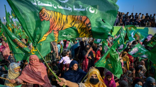 Pakistan: 22 tu&eacute;s et 37 bless&eacute;s dans deux explosions &agrave; la veille des &eacute;lections