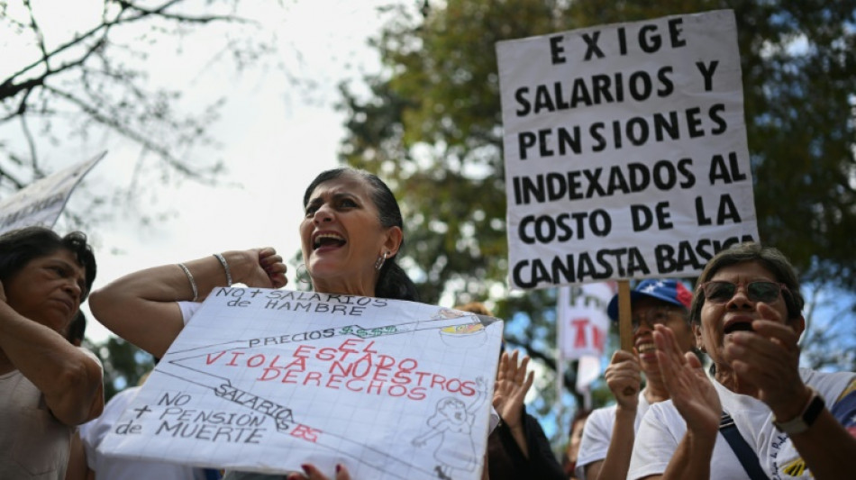 Educadores e funcion&aacute;rios p&uacute;blicos pedem aumento de sal&aacute;rios na Venezuela