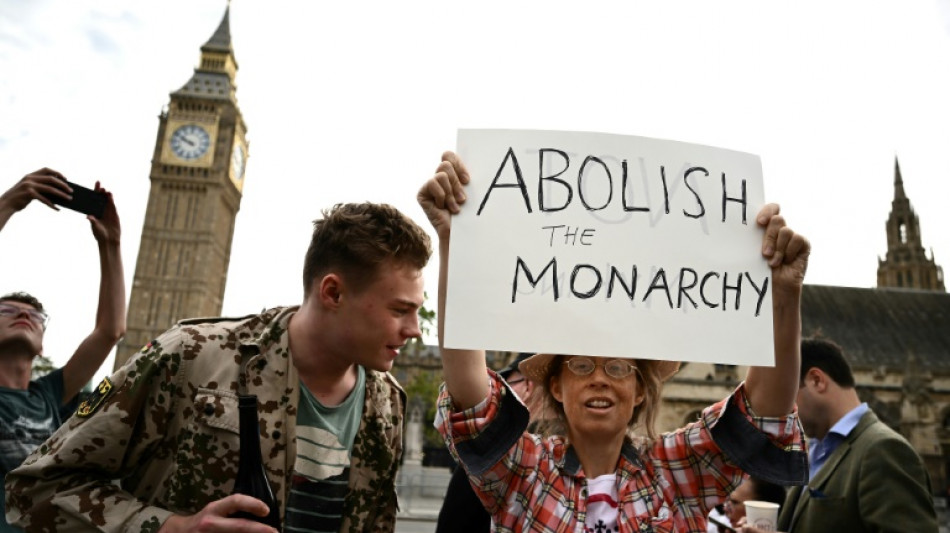 La detención de antimonárquicos levanta críticas en el Reino Unido