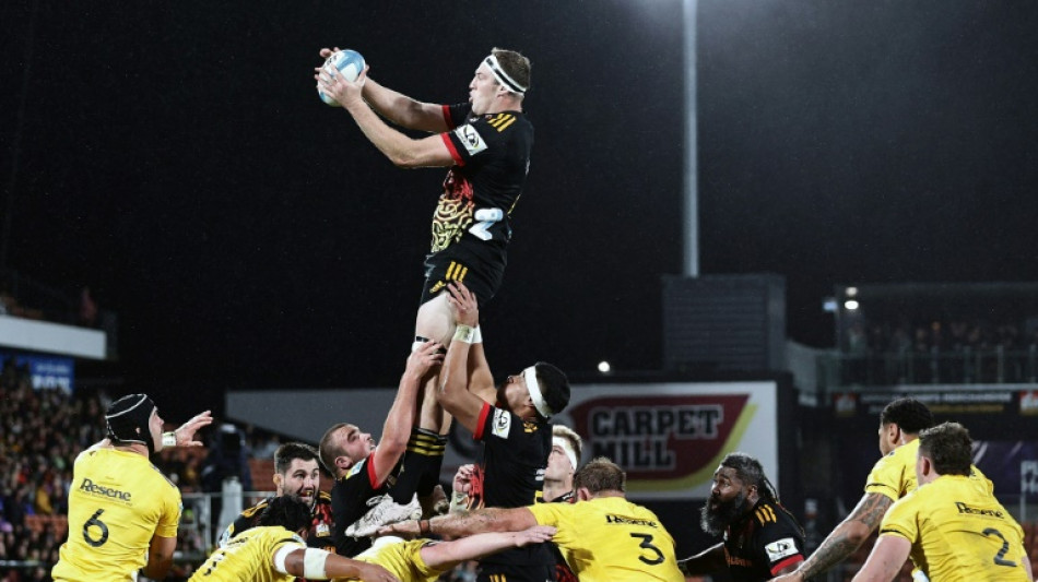 Chiefs cement Super Rugby top spot with wet weather win over Hurricanes