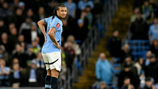 Nathan Ak&eacute; vai desfalcar City durante 10 ou 11 semanas, diz Guardiola