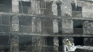 Mindestens drei Verletzte bei Großbrand von Wohnkomplex in Essen
