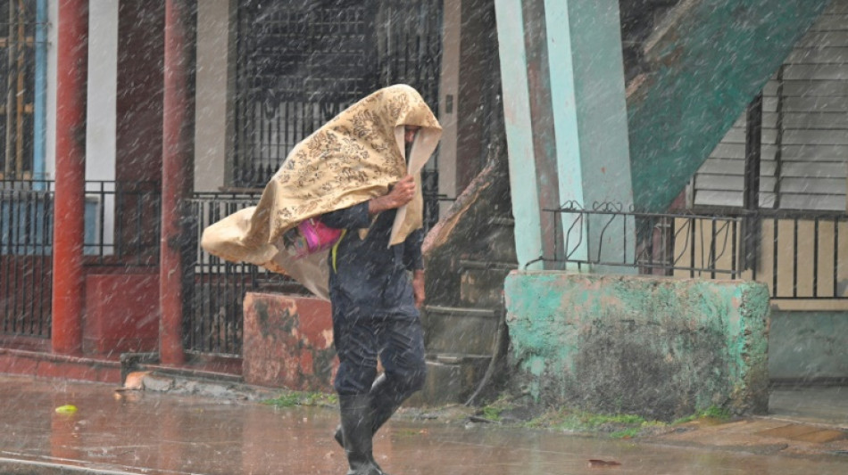 L'ouragan Rafael quitte l'&icirc;le de Cuba, &agrave; nouveau plong&eacute;e dans le noir