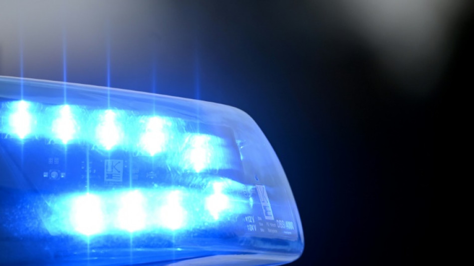 56-Jähriger in Niederbayern bei Reparatur unter Auto eingeklemmt - Mann tot