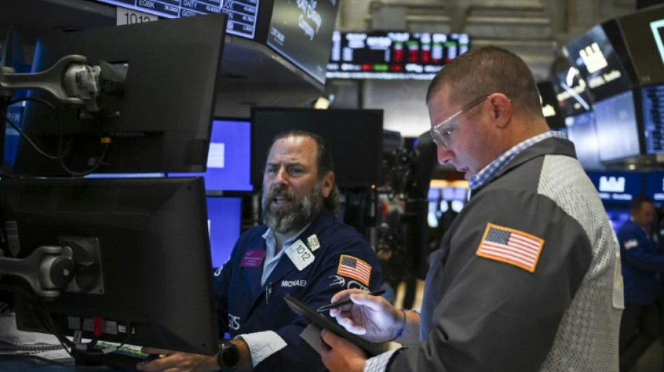Wall Street port&eacute;e par Apple, les nouveaux droits de douane en ligne de mire