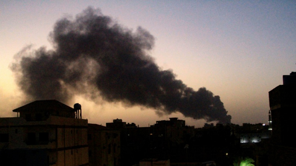 Ataques aéreos atingem Cartum, enquanto generais concordam com trégua de uma semana
