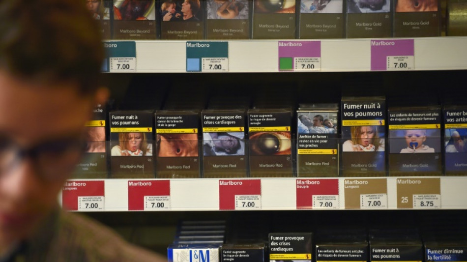 Cigarettes plus chères et bannies au parc: un nouveau plan de lutte contre le tabagisme