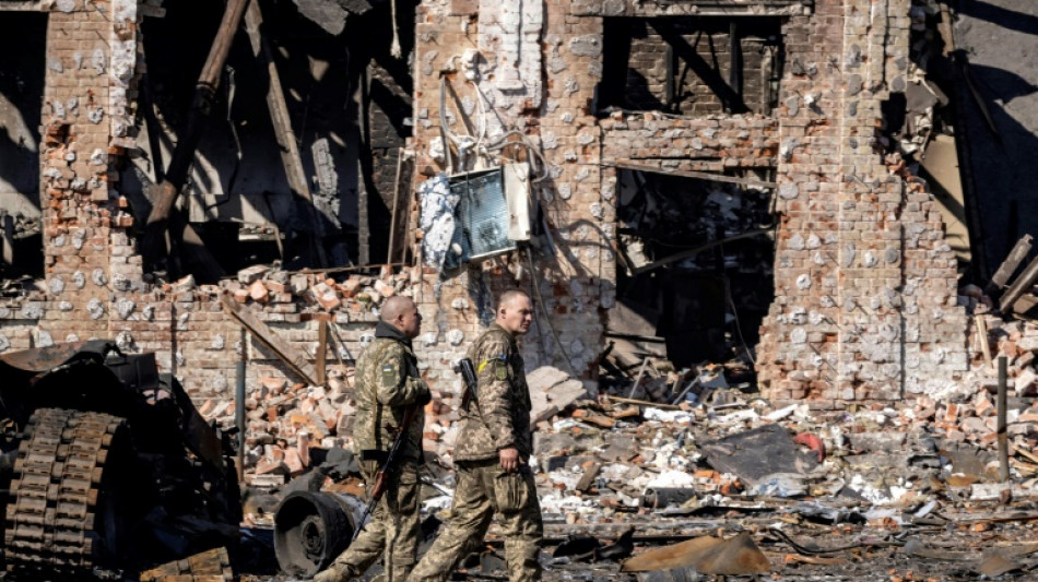 Ukraine: bombardements à Tcherniguiv et Marioupol, le Kremlin douche les espoirs de "percée"